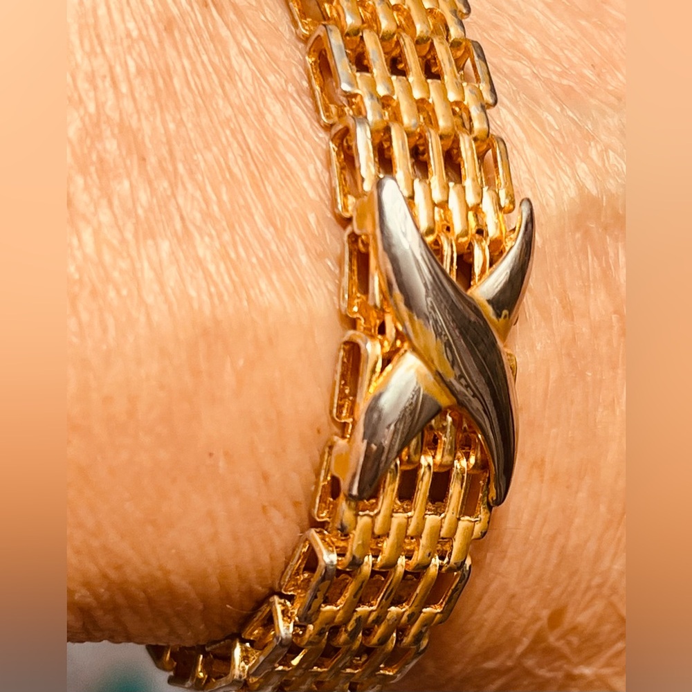 Vintage X Kiss Center Motif Gold Tone Woven Lattice Chain Bracelet